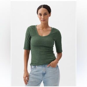 NWT Gap Popcorn Top Women’s Medium Short Sleeve